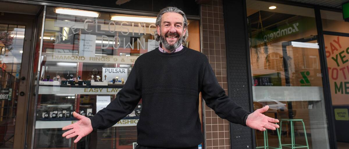 Jeweller Danny Velleman closes up shop this week after 34 years on Swan St. Photo Morgan Hancock 