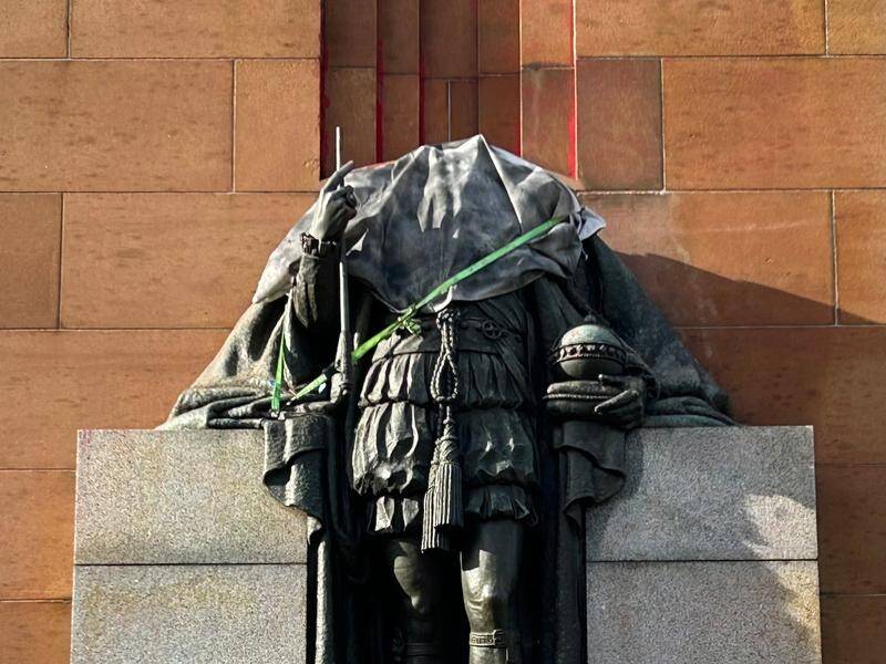 The statue of King George V has been beheaded over the long weekend. (Rachael Ward/AAP PHOTOS)